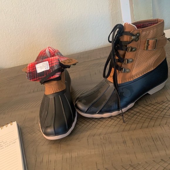 Woman’s size 8 duck boots. Plaid lined - Picture 2 of 2